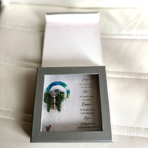 Beautiful Gift Boxed Framed Mark Twain Sing Live Dance Love Quote & Brooch Pin - Picture 3 of 5